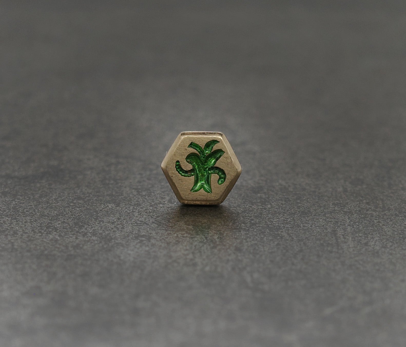 Tabula Rasa Stud - Apple Core