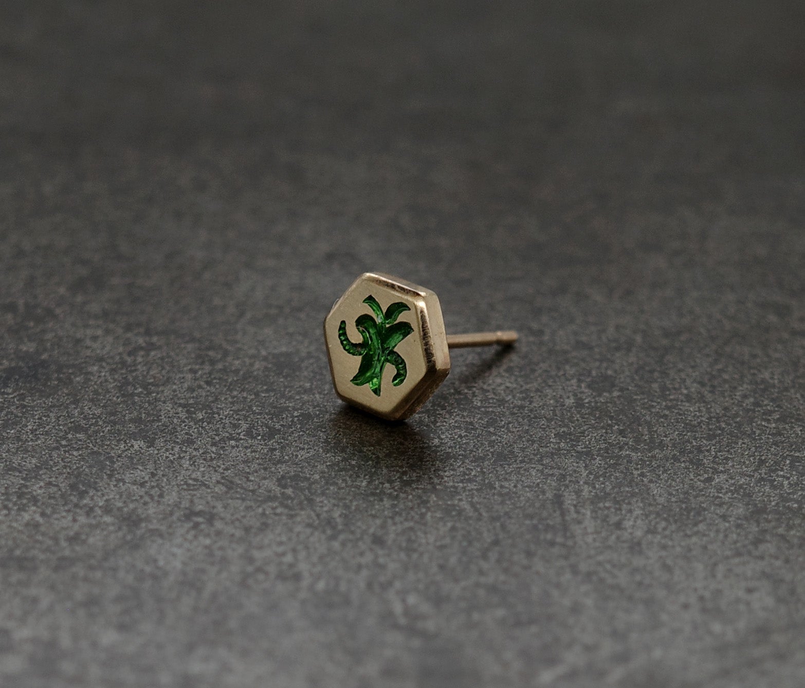 Tabula Rasa Stud - Apple Core