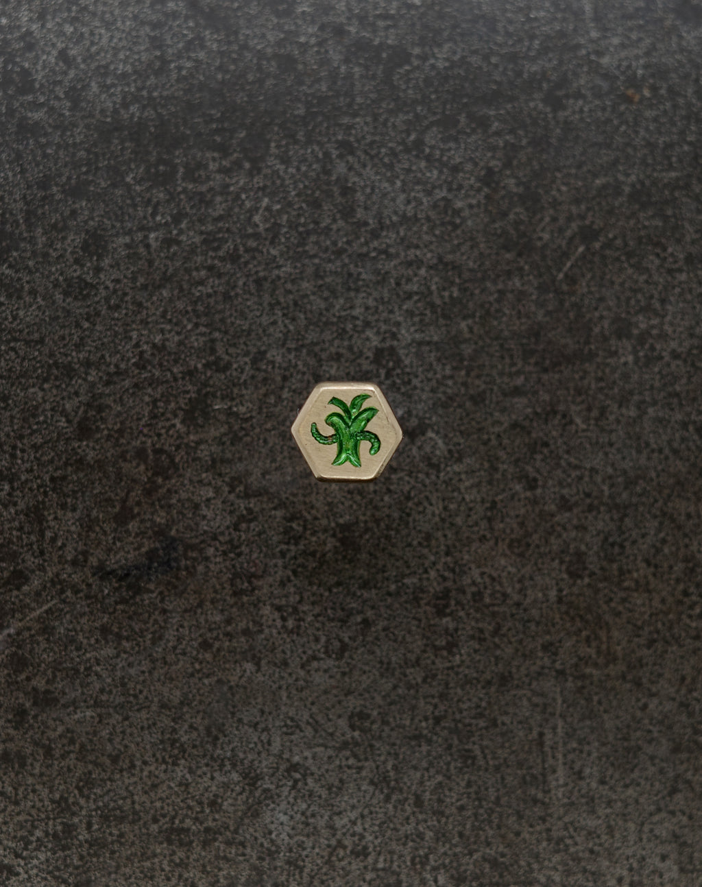 Tabula Rasa Stud - Apple Core