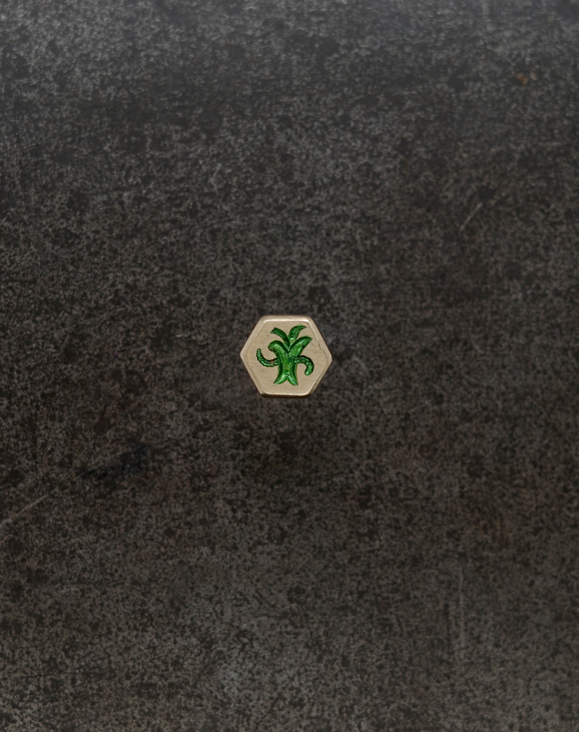 Tabula Rasa Stud - Apple Core