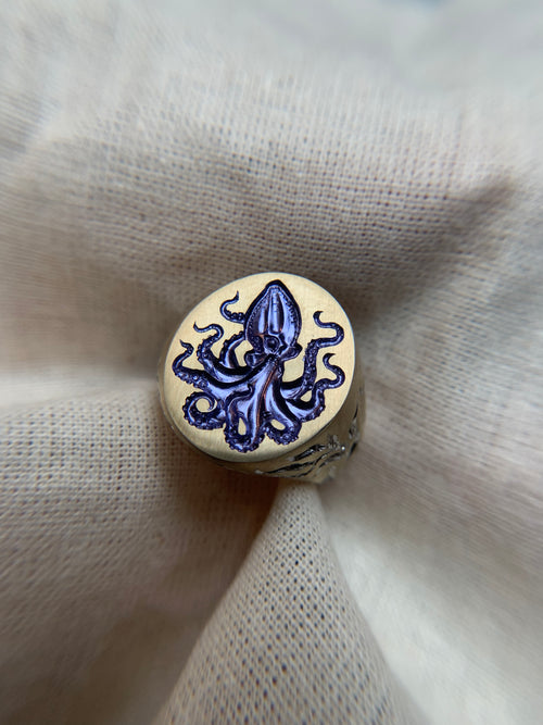 Gold ring with Octopus engraved on the face