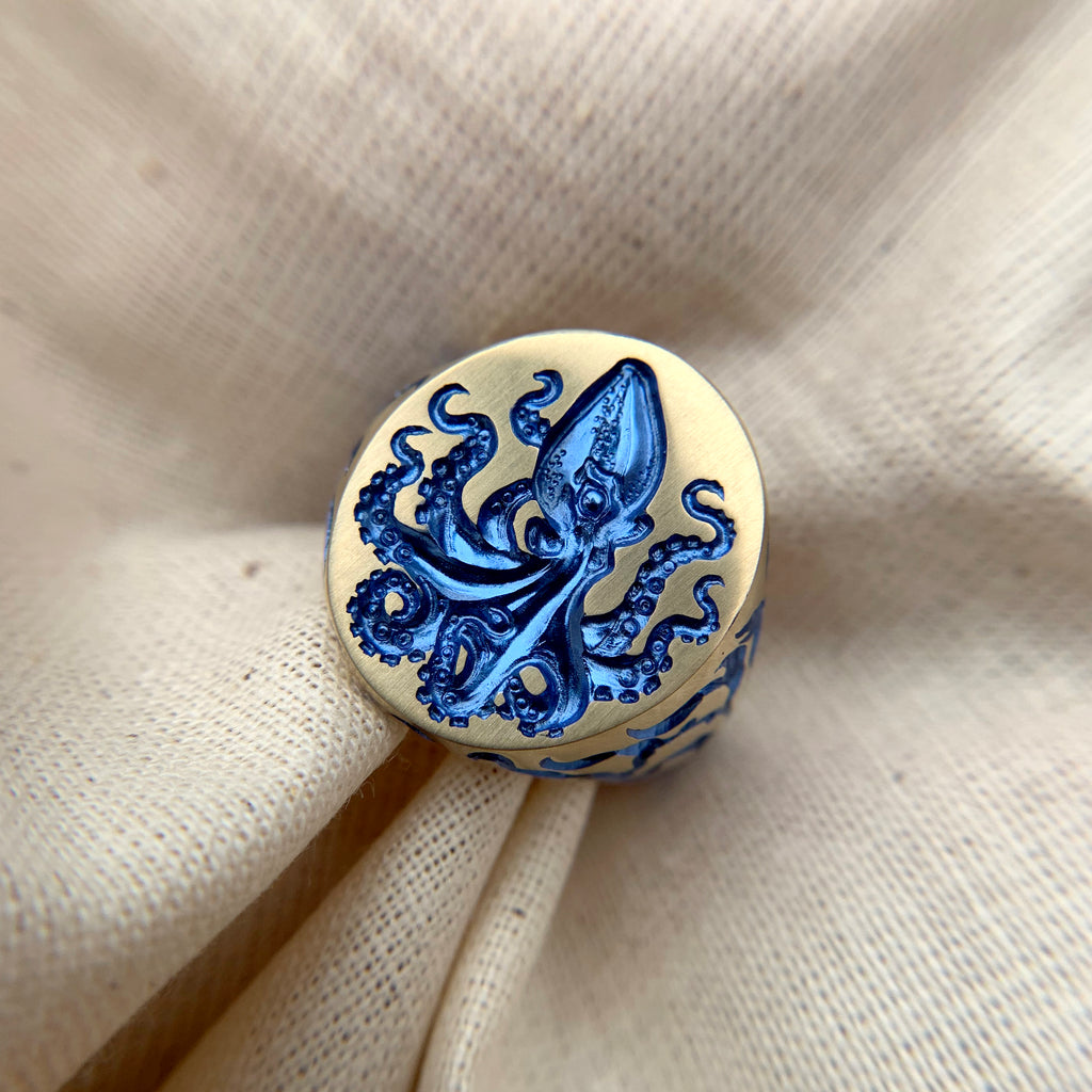 Gold ring with Octopus engraved on the face and seaweed on the sides