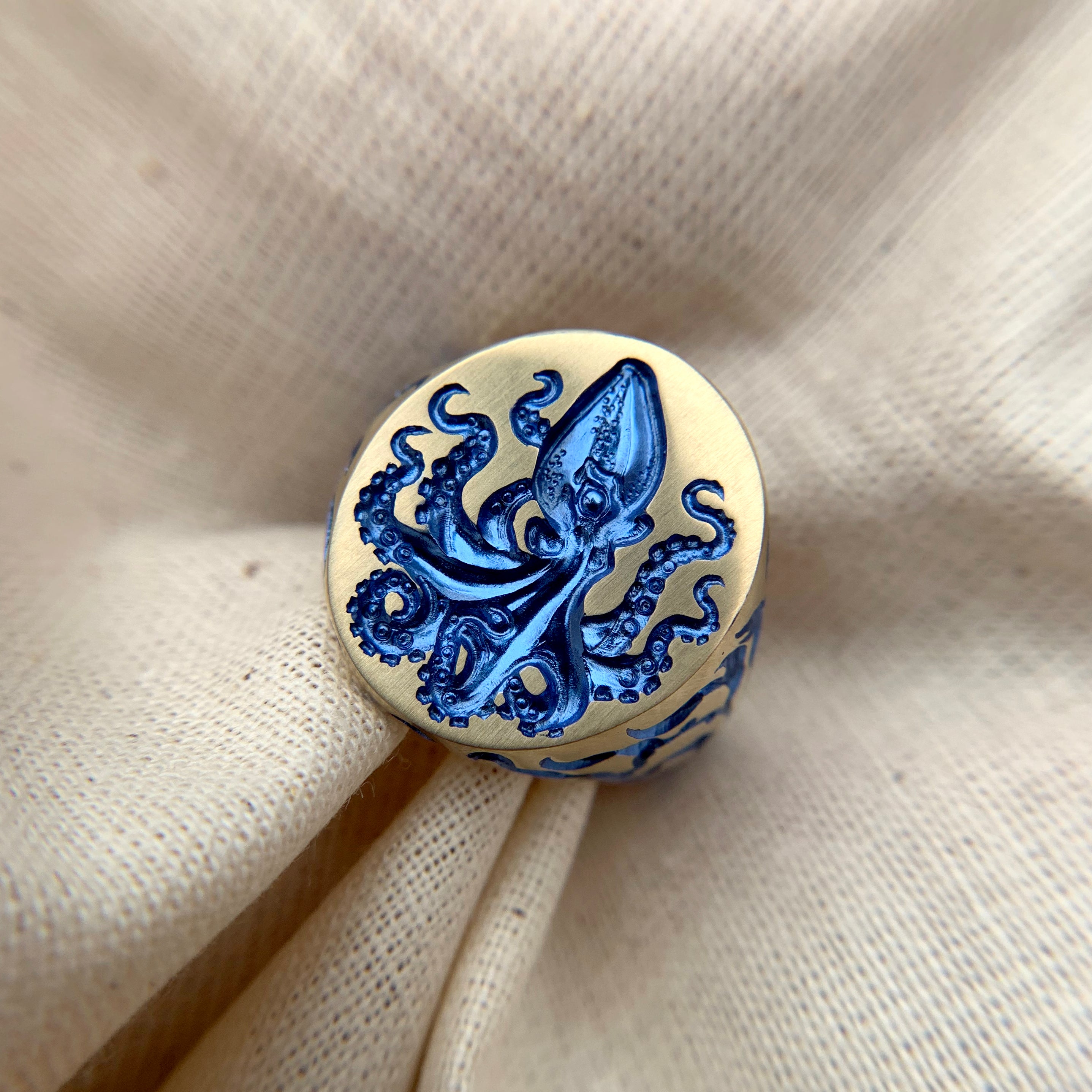 Gold ring with Octopus engraved on the face and seaweed on the sides