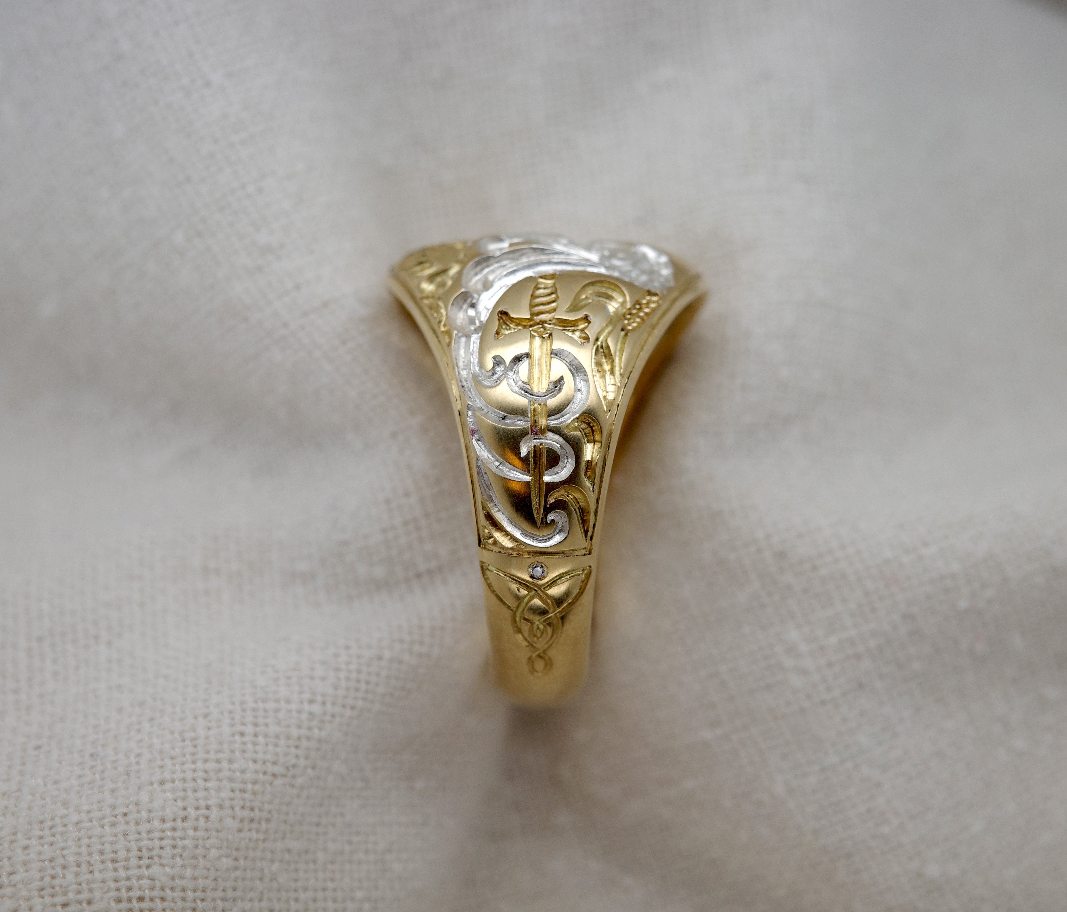 Heavyweight Swan Signet Ring