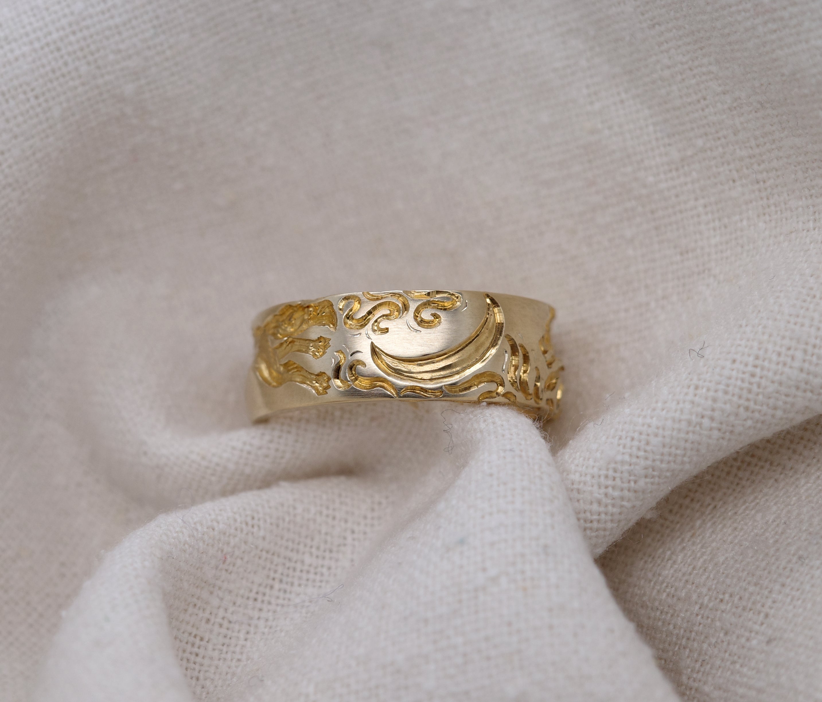Wolf Band Ring